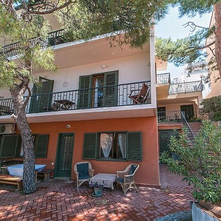 Apartments By The Sea Brela, Makarska - 16950 Εξωτερικό φωτογραφία